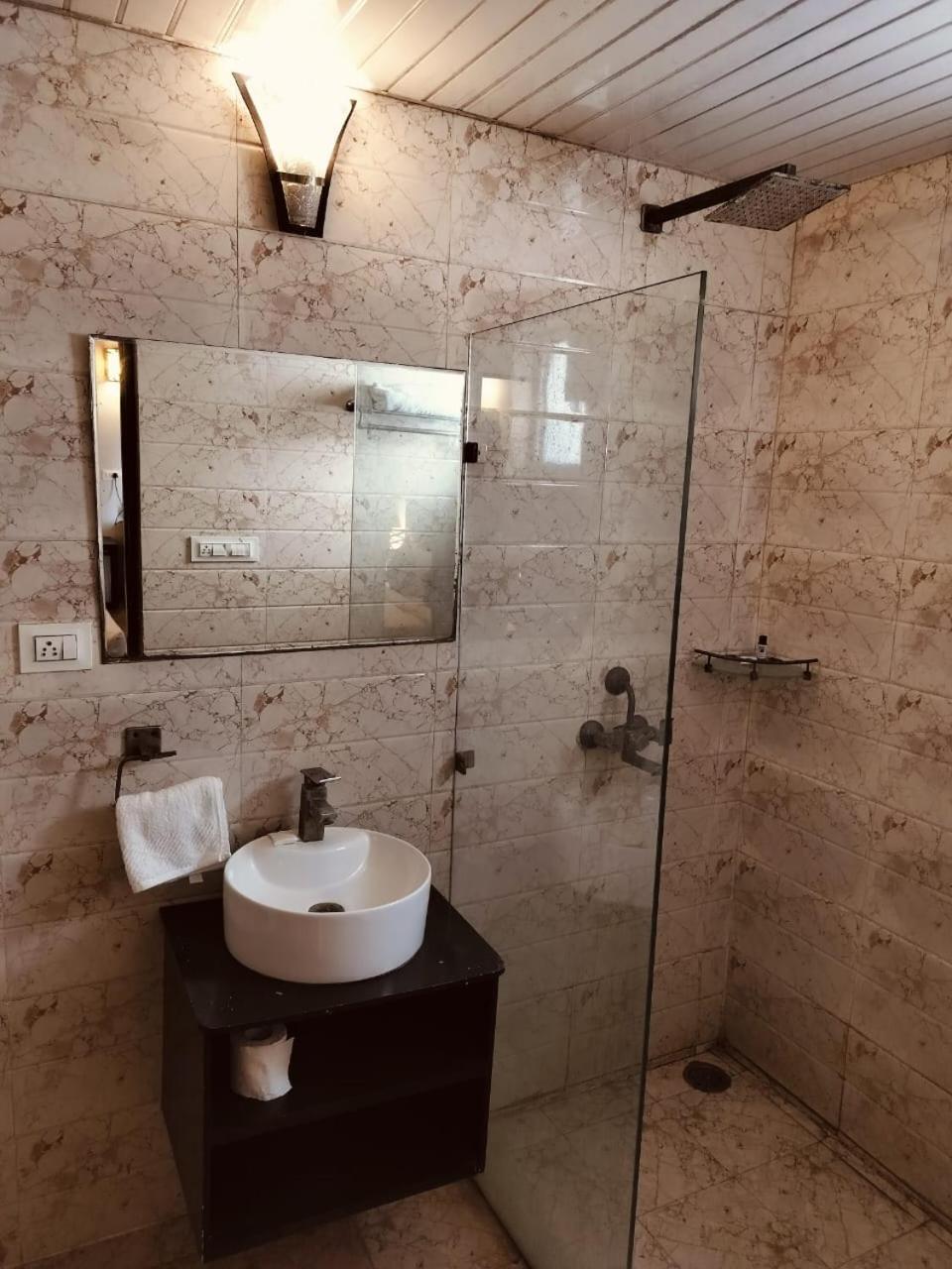 Pearl Suites At Omex Entrenity Vrindāvan Екстериор снимка