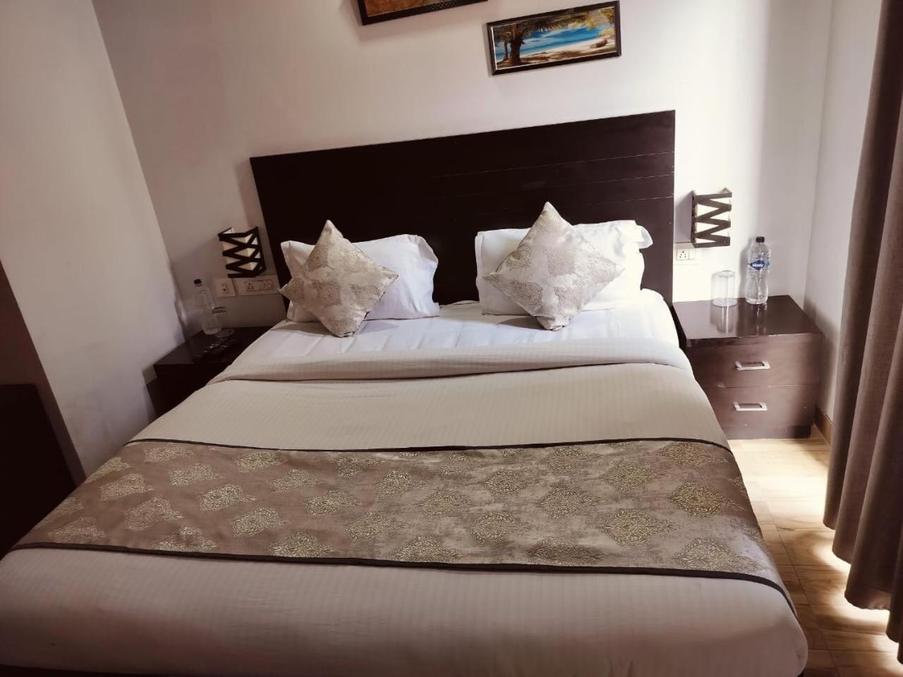 Pearl Suites At Omex Entrenity Vrindāvan Екстериор снимка