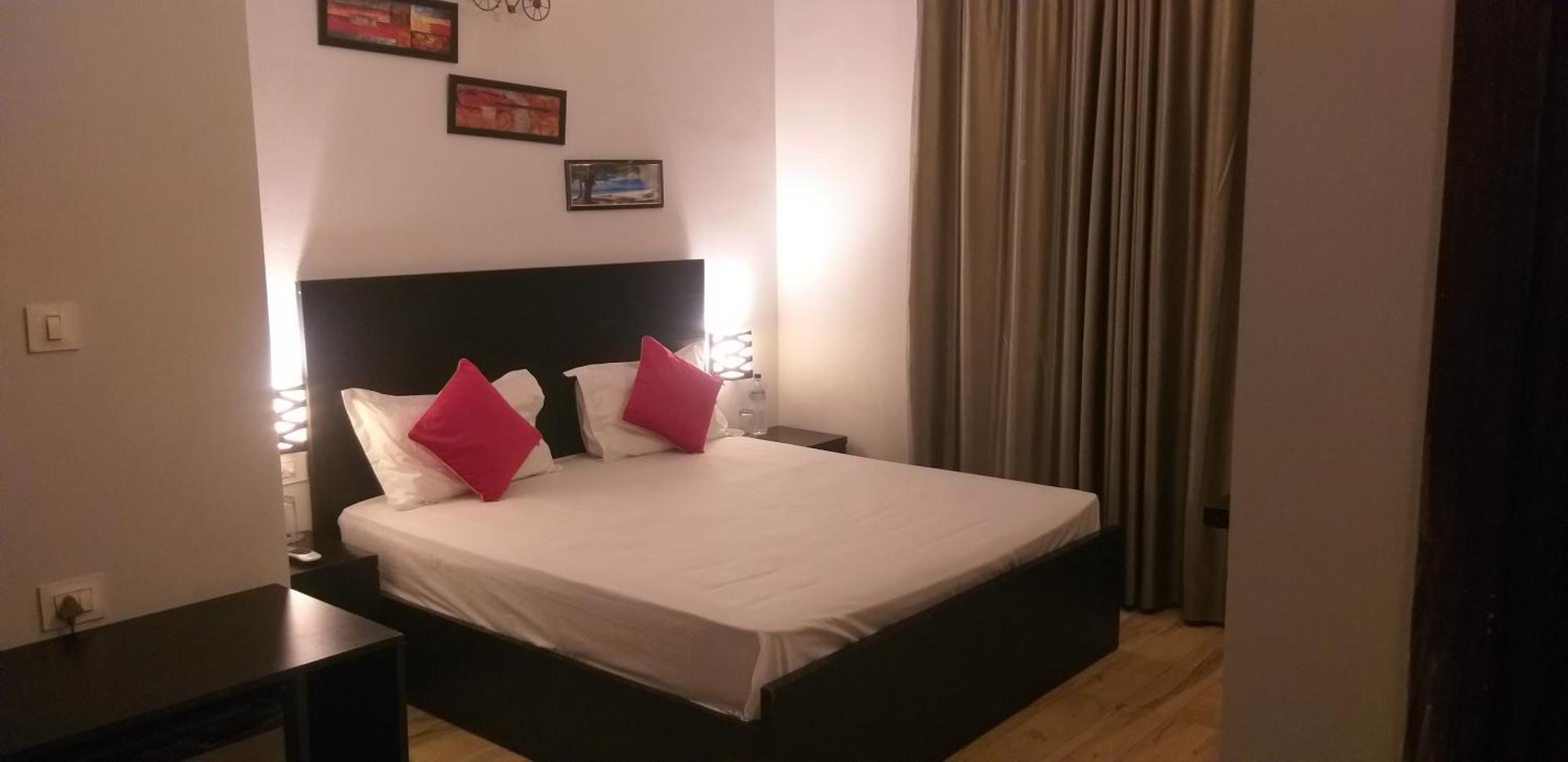 Pearl Suites At Omex Entrenity Vrindāvan Екстериор снимка